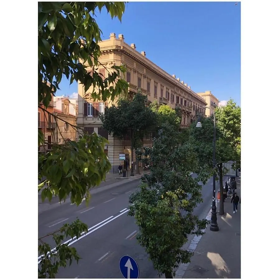 B&B Angolo83 Palermo centro 0*,  Italia
